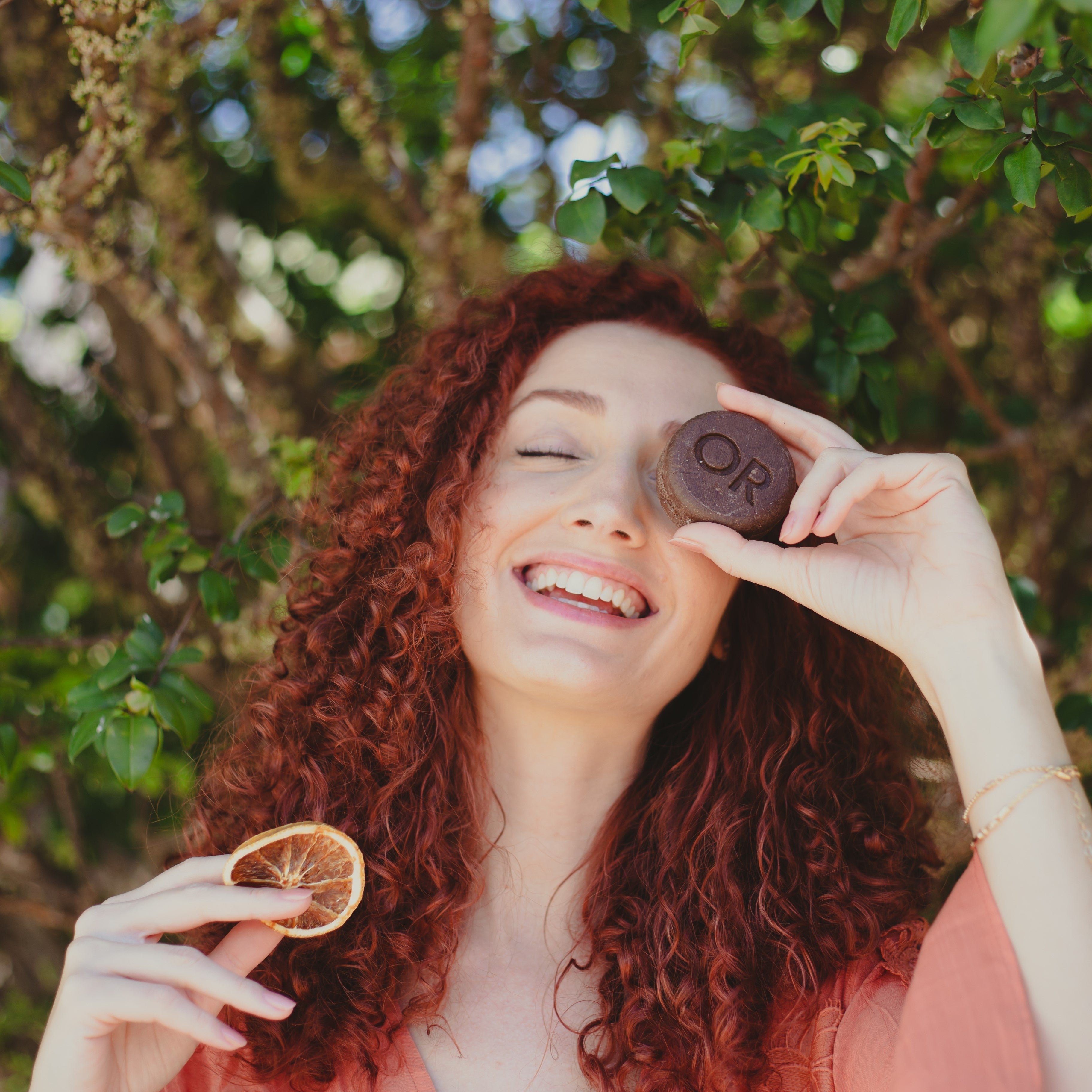Shampoo em barra para cabelos cacheados: tudo o que você precisa saber
