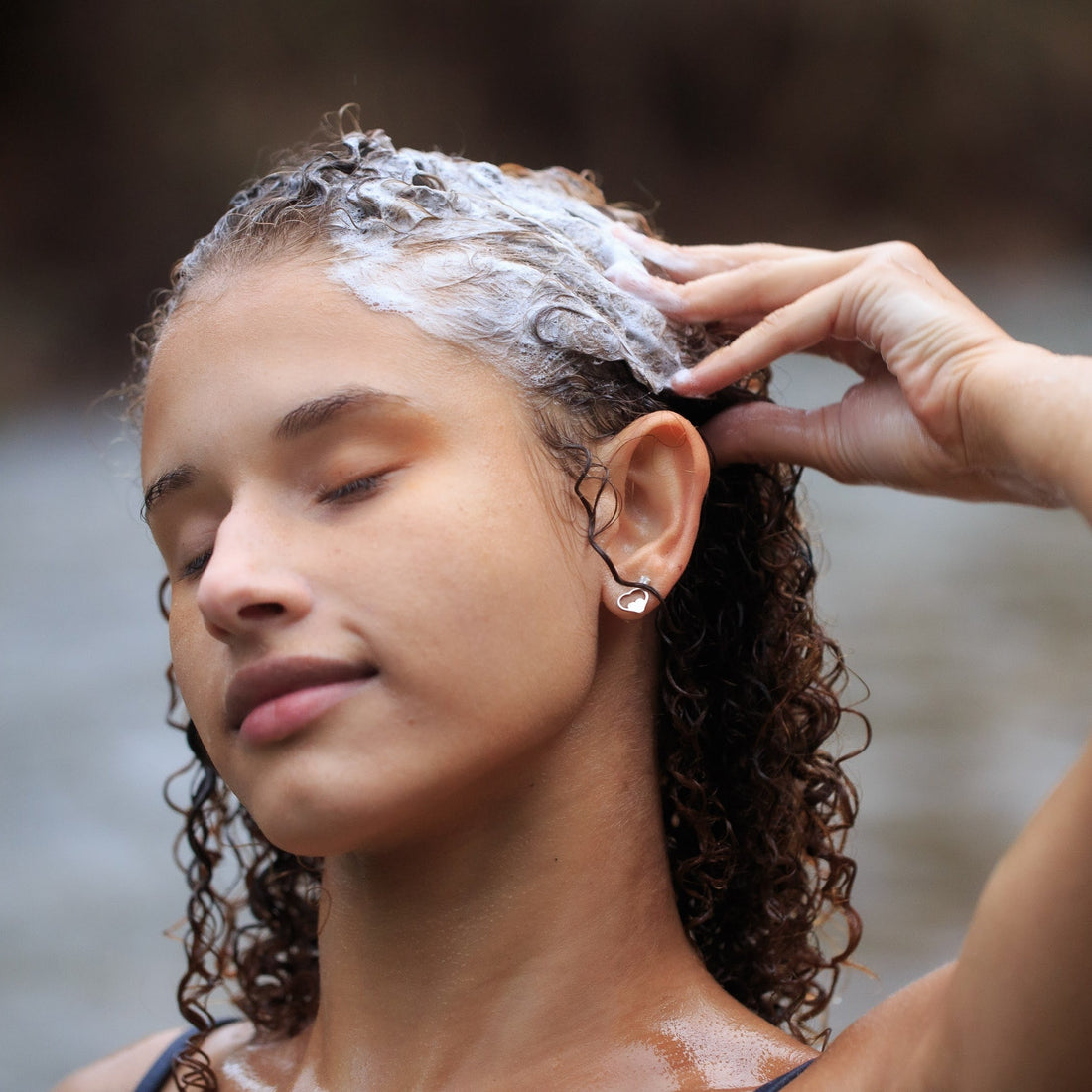 Couro cabeludo também é pele: o cuidado que muda o cabelo inteiro
