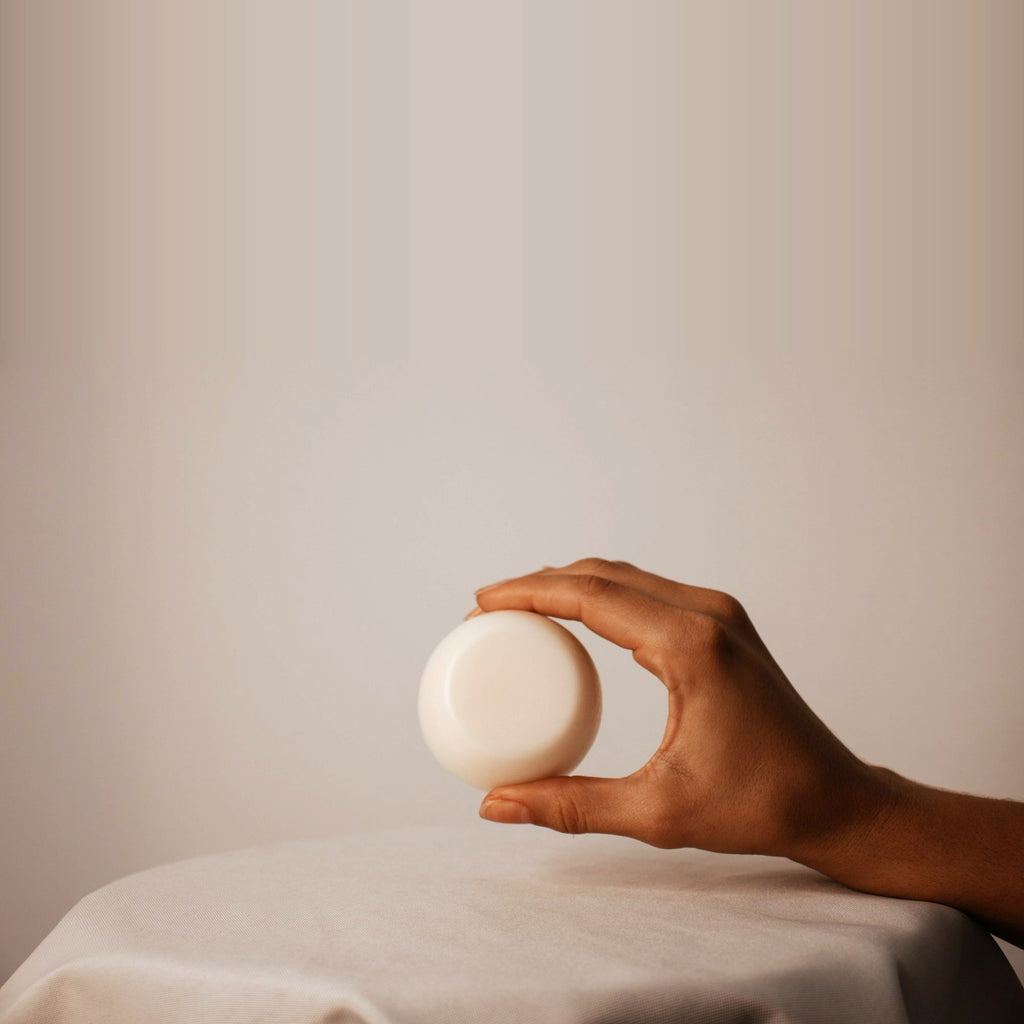 Condicionador sólido Restauração 55 g OR Natural: barra na mão