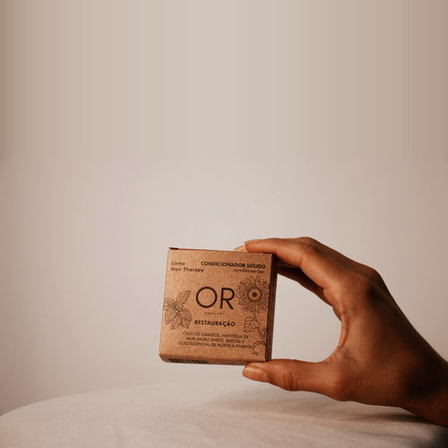 Condicionador sólido Restauração 55 g OR Natural: caixa na mão