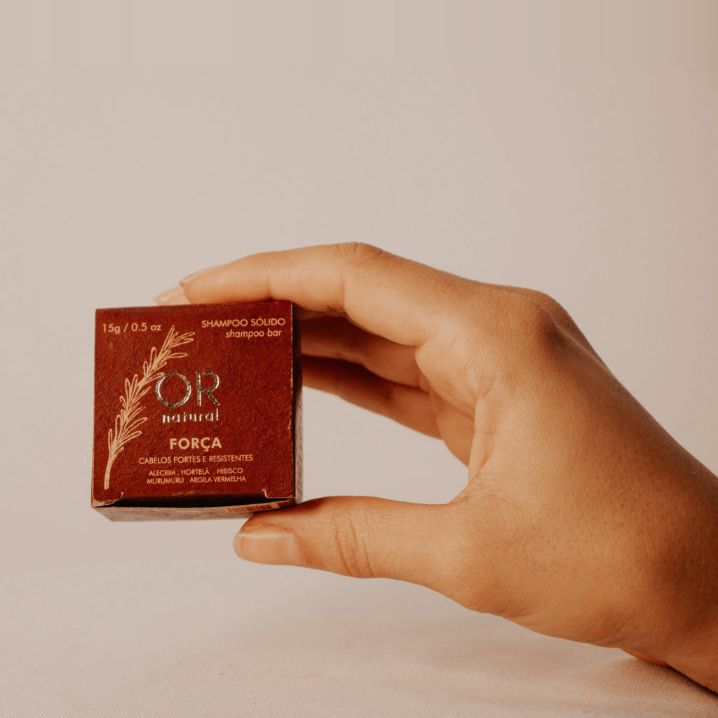 Mini Shampoo sólido Força 15 g OR Natural: caixa na mão